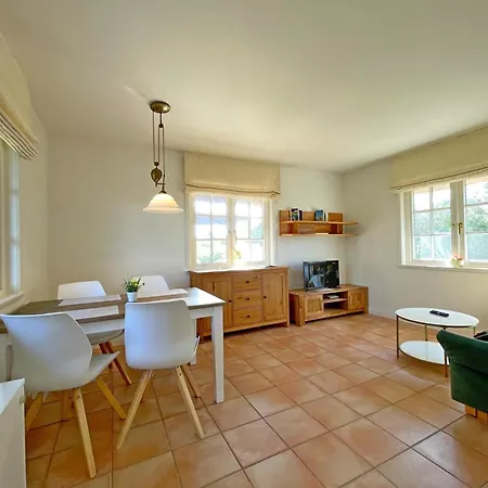 Ferienhaus Reetdachhäuschen Lütt In