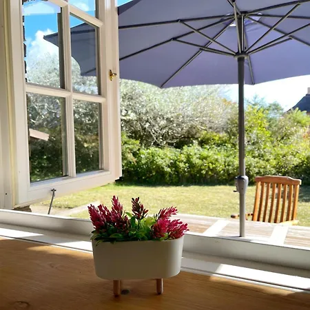 Reetdachhäuschen Lütt In *