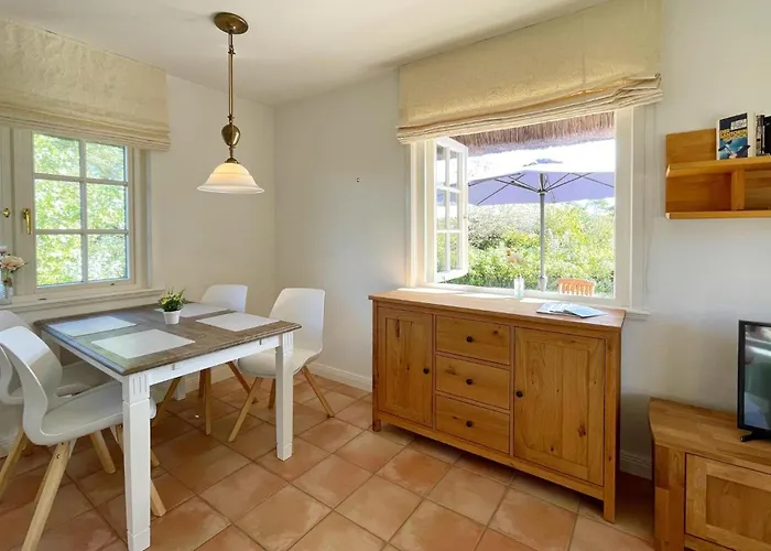 Reetdachhaeuschen Luett In Casa de Férias Kampen