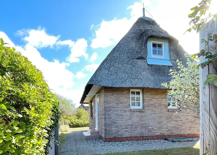 Reetdachhaeuschen Luett In Casa de Férias *